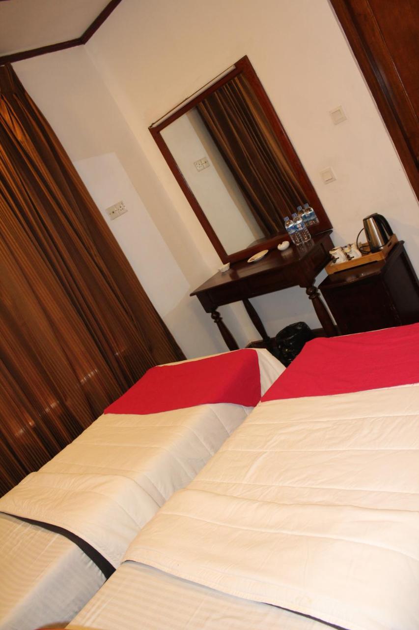 Hotel Silver Falls - Нувара-Элия Экстерьер фото