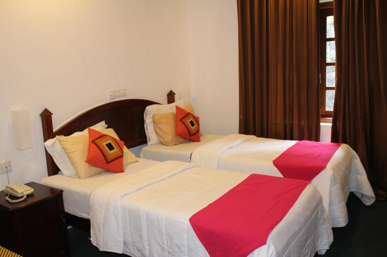 Hotel Silver Falls - Нувара-Элия Экстерьер фото